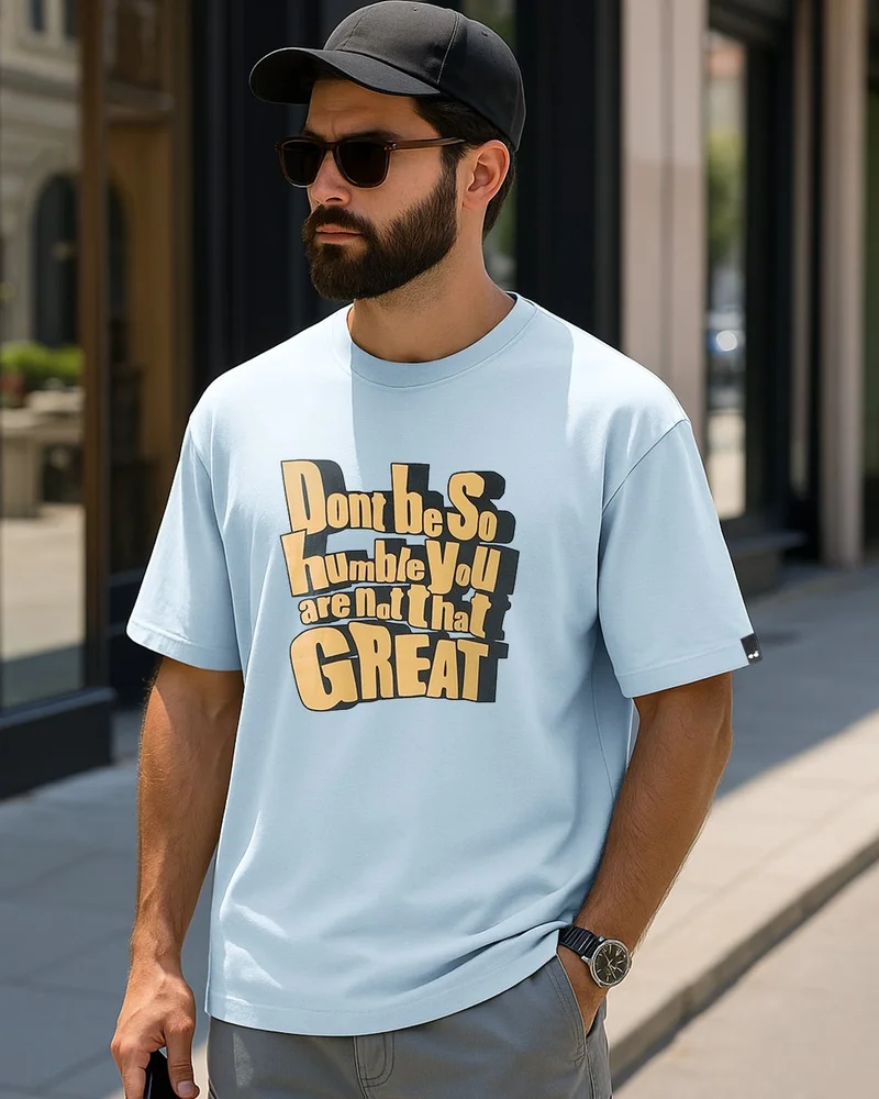 بيواكوف تيشيرت رجالي أزرق سماوي بطبعة لا تكن متواضعاً مقاس كبير